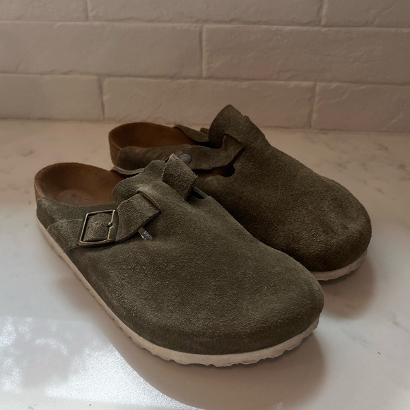 Birkenstock Shoes - Birkenstock Boston JCrew Olive green Suede Leather size W11 clog mule
